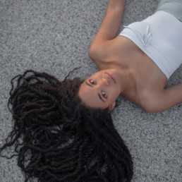Make-up, Haarstyling | Model: Joy Adéníkè | Foto: Christoph Radl